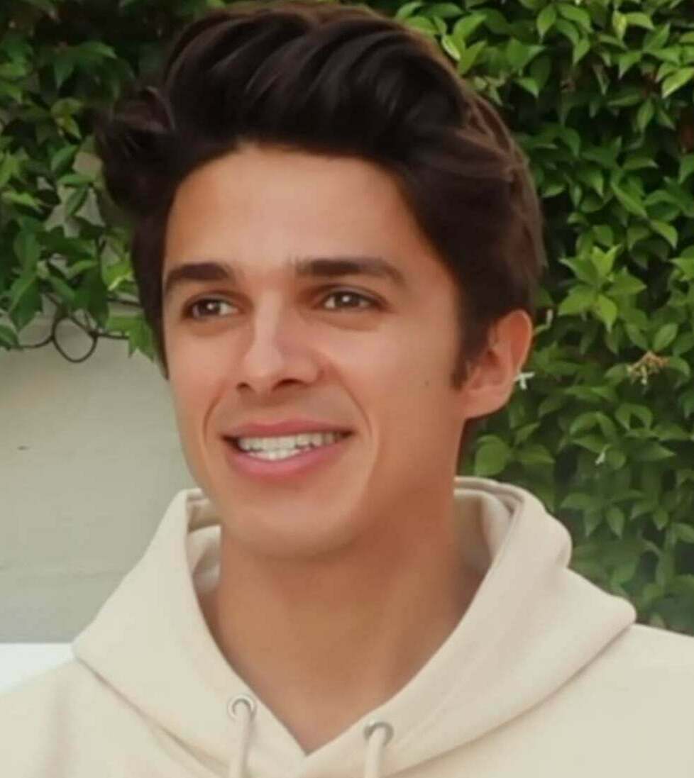 Brent Rivera 2020 cropped 5 - Valkyrae Shop